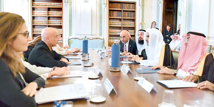  وزير الداخلية الإيطالي خلال اجتماعه بأمين عام رابطة العالم الإسلامي