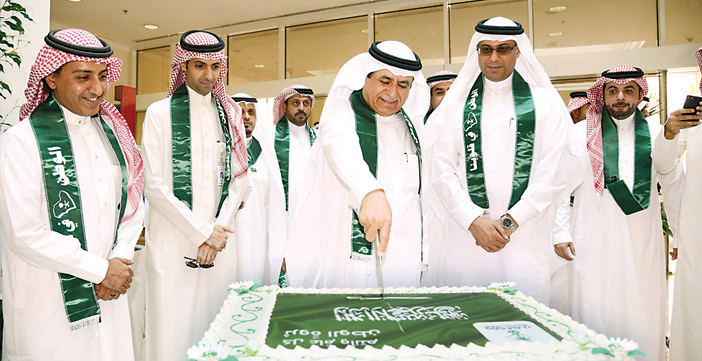  الوزير الحمدان خلال احتفاله مع موظفي الوزارة باليوم الوطني