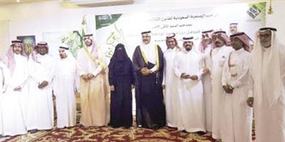 الأمير الدكتور فيصل بن محمد افتتح معرض اليوم الوطني في جمعية التشكيلية 