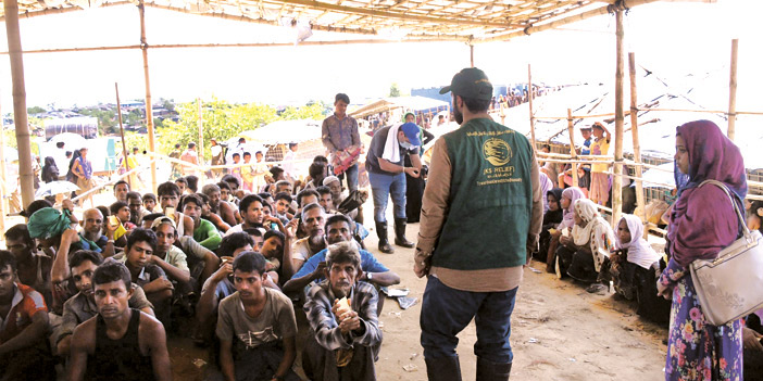  توزيع المساعدات العاجلة في مخيمات الروهينجا