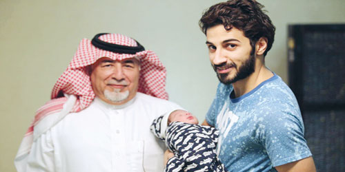  عماد المالكي بجانب والده