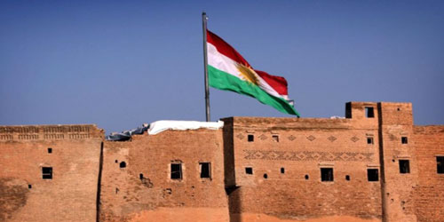 العبادي يقبل مبادرة ماكرون حول الإقليم ويتعهد بحماية الأكراد 
