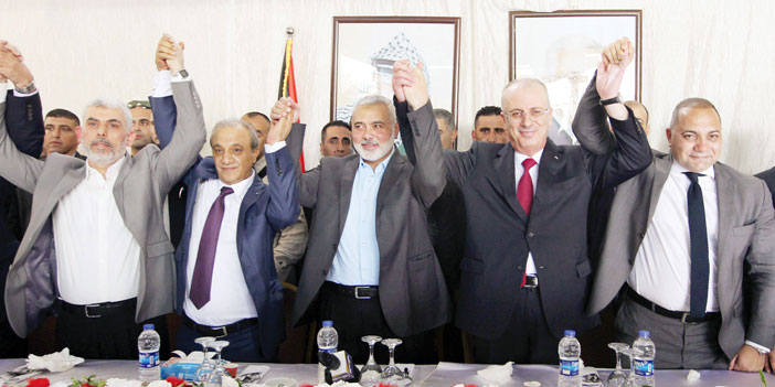  الحمدالله يجتمع مع إسماعيل هنية في غزة وأعضاء الحكومة