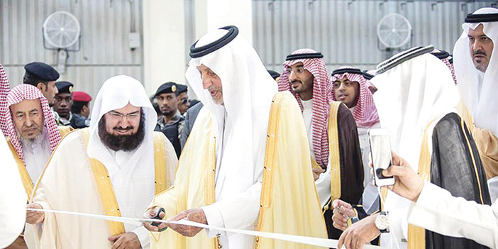 أمير منطقة مكة المكرمة يدشن معرض الأدوات المستخدمة في غسل الكعبة المشرفة 