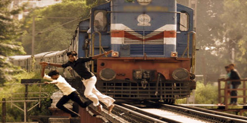 بسبب «السيلفي».. قطار يقتل 3 فتية بالهند 