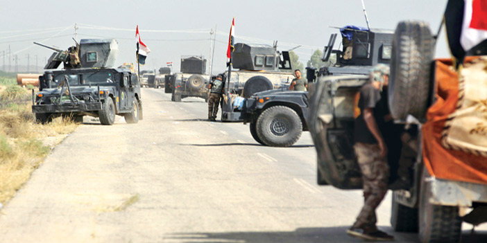  مدرعات القوات العراقية تقوم بعملية تفتيش بالحويجة