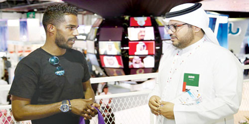  العابد مع حسين اليامي في جناح STC في دبي