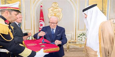 الرئيس التونسي يقلد الأمير سلطان بن سلمان الوسام الأول للاستحقاق 
