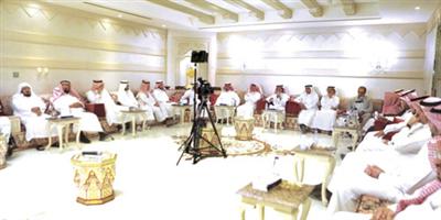 أمسية ثقافية بحضور علي الهويريني في اثنينة الذييب 