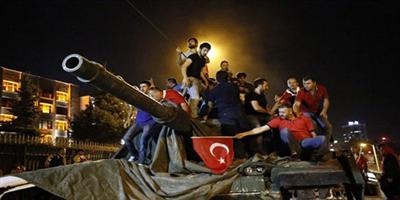 تركيا تبدأ بمحاكمة 221 انقلابياً 