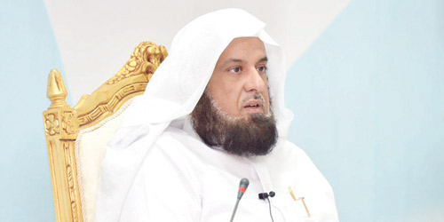 د. السند خلال لقائه رؤساء ووكلاء مراكز الهيئة