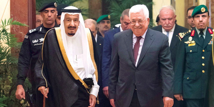  خادم الحرمين الشريفين خلال مباحثاته مع الرئيس الفلسطيني