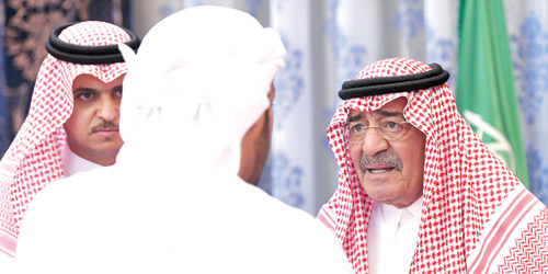 الأمير مقرن استقبل المعزين في وفاة نجله منصور 