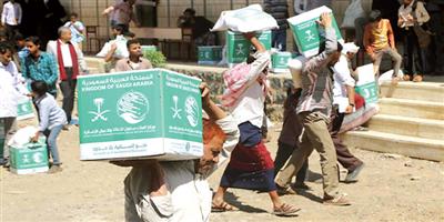 مركز الملك سلمان للإغاثة يوزع 3 آلاف سلة غذائية في المواسط بتعز 