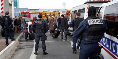 شرطي فرنسي يقتل ثلاثة أشخاص بسلاح الخدمة 