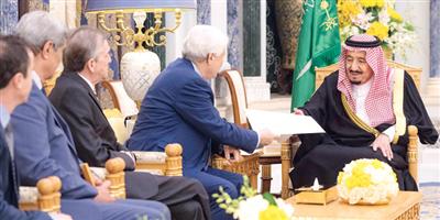 الملك استقبل وزير العدل الجزائري وتسلم رسالة الرئيس بوتفليقه 