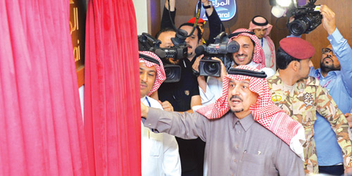  أمير منطقة الرياض يزيح الستار عن اللوحة التذكارية للمجمع