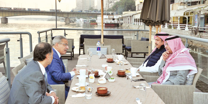 السفير قطان يحتفي بوزير الثقافة والإعلام في القاهرة 