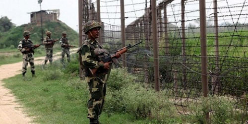 مقتل وإصابة ثلاثة باكستانيين بنيران القوات الهندية 