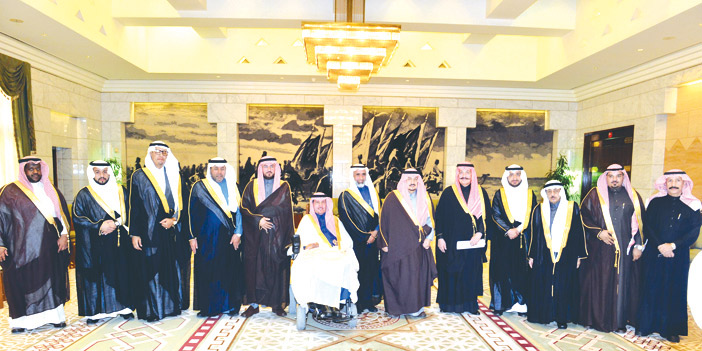  الأمير فيصل بن بندر خلال استقباله رئيس وأعضاء مجلس إدارة الجمعية