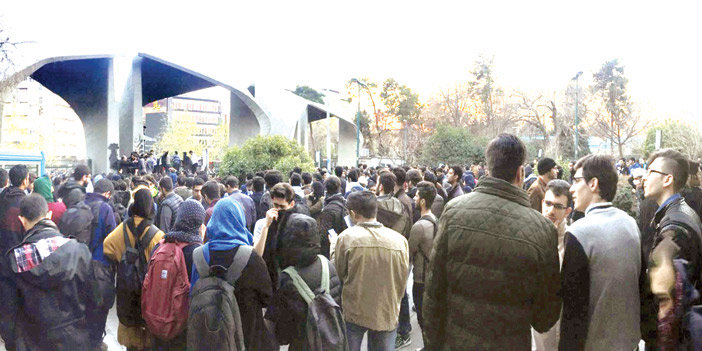  تظاهرات غاضبة للطلاب بجامعة طهران احتجاجاً على سياسة النظام الداخلية والخارجية