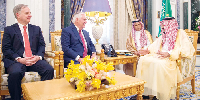   لقاء وزير الخارجية يرافقه القائم بأعمال السفارة الأمريكية بالرياض في لقاء مع الملك سلمان