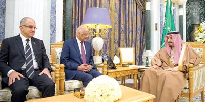 خادم الحرمين يبحث العلاقات ومجالات التعاون مع رئيس مجلس النواب المصري 