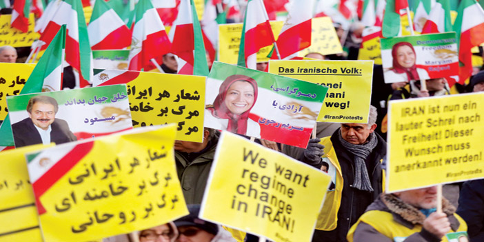   متظاهرون إيرانيون في برلين بشعارات داعمة للاحتجاجات في إيران وإسقاط النظام
