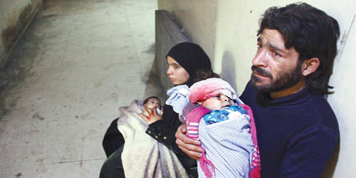  عائلة سورية مكلومة تبحث عن ملاذ آمن هرباً من عمليات القصف