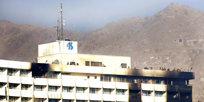  القوات الأفغانية تعتلي أسطح الفندق بعد تحريره