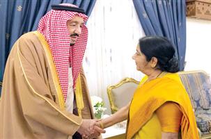 خادم الحرمين بحث مع وزيرة خارجية الهند تعزيز العلاقات الثنائية 