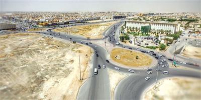 «التدفق المروري المعكوس» لفك ازدحام تقاطع طريقَيْ الملك عبدالعزيز والثمامة 