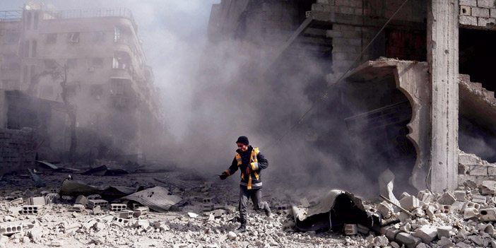   آثار التدمير التي طالت الغوطة الشرقية وسط محاولات حثيثة لإطفاء النيران