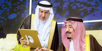 خادم الحرمين الشريفين يرعى حفل افتتاح منتدى الرياض الدولي الإنساني ويدشن أول منصة للمساعدات السعودية 
