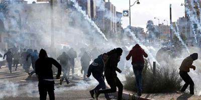 إصابة عشرات الطلبة الفلسطينيين بالاختناق 