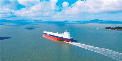 ناقلة النفط العملاقة ‏«قمران» ترفع حجم أسطول «البحري» إلى 91 سفينة متعددة الاستخدامات 