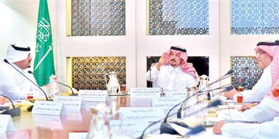 أمير منطقة الرياض يستقبل الأمراء وكبار المسؤولين وضباط الدفاع المدني 