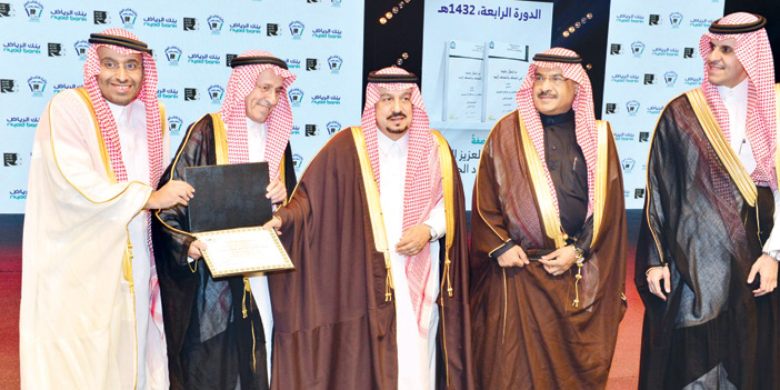 الأمير فيصل بن بندر رعى حفل جائزة «كتاب العام» بأدبي الرياض 