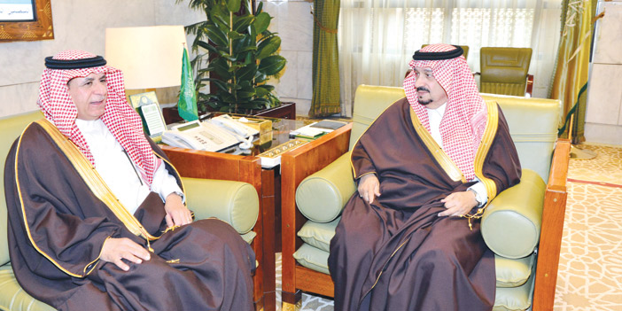  الأمير فيصل بن بندر يستقبل وزير الخدمة