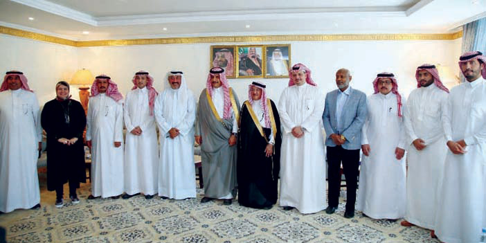   الأمير عبدالرحمن بن عبدالله خلال استقبال وفد الصحة العالمية
