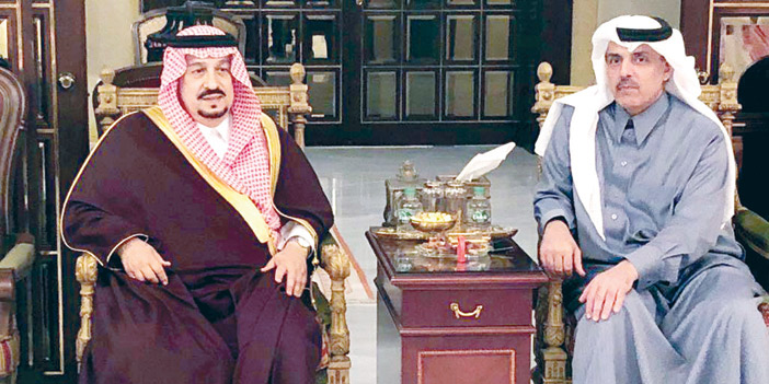 أمير منطقة الرياض يقدم واجب العزاء لأبناء الأمير ابن عياف