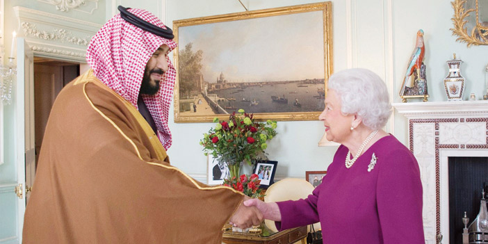  الملكة إليزابيث خلال استقبالها الأمير محمد بن سلمان