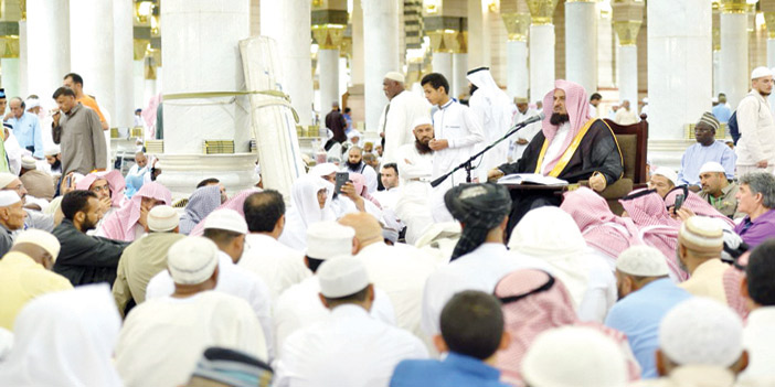 السند يواصل درسه الشهري في المسجد النبوي 