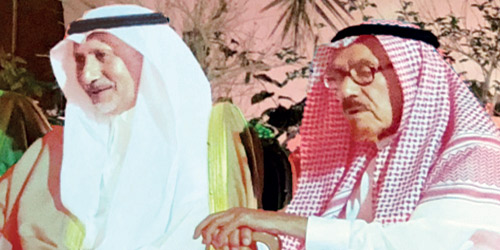  الأمير محمد بن سعد وبجواره محمد المالك