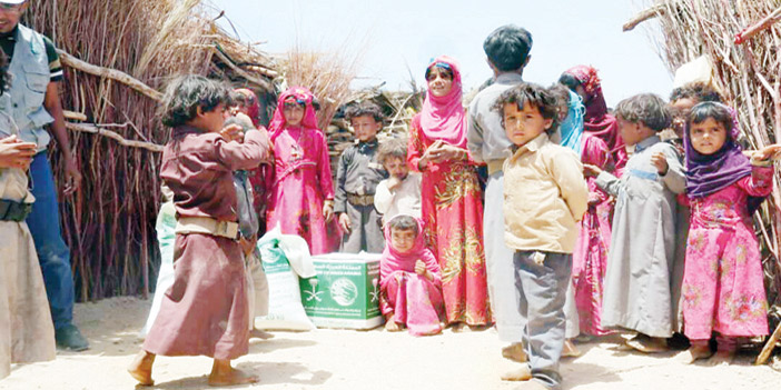مركز الملك سلمان للإغاثة يوزع مساعدات غذائية في بني ضبيان اليمنية 