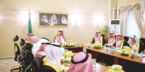  الأمير سعود بن خالد الفيصل مترئسا الاجتماع