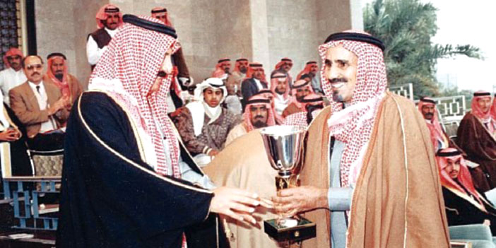  الأمير سلطان بن محمد مع عميد المدربين مشرف بن مطلق رحمه الله في احدى المناسبات الفروسية
