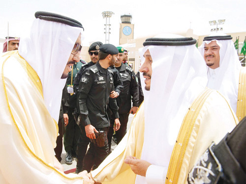  لقطات من مغادرة الملك الرياض