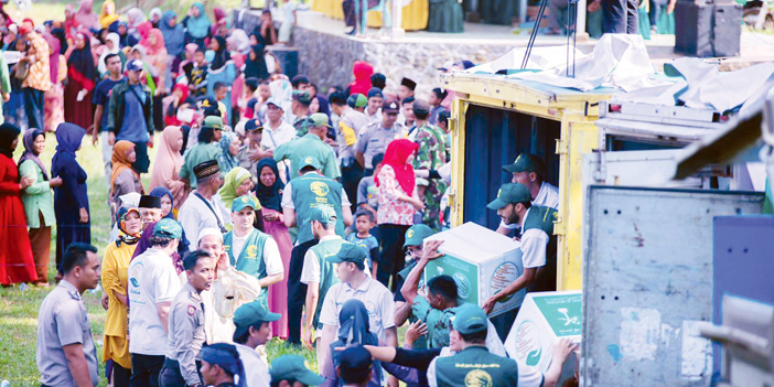 مركز الملك سلمان للإغاثة: ألف سلة غذائية لتخفيف معاناة المحتاجين في إندونيسيا 