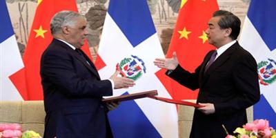 الدومينيكان تقيم علاقات دبلوماسية  مع الصين 